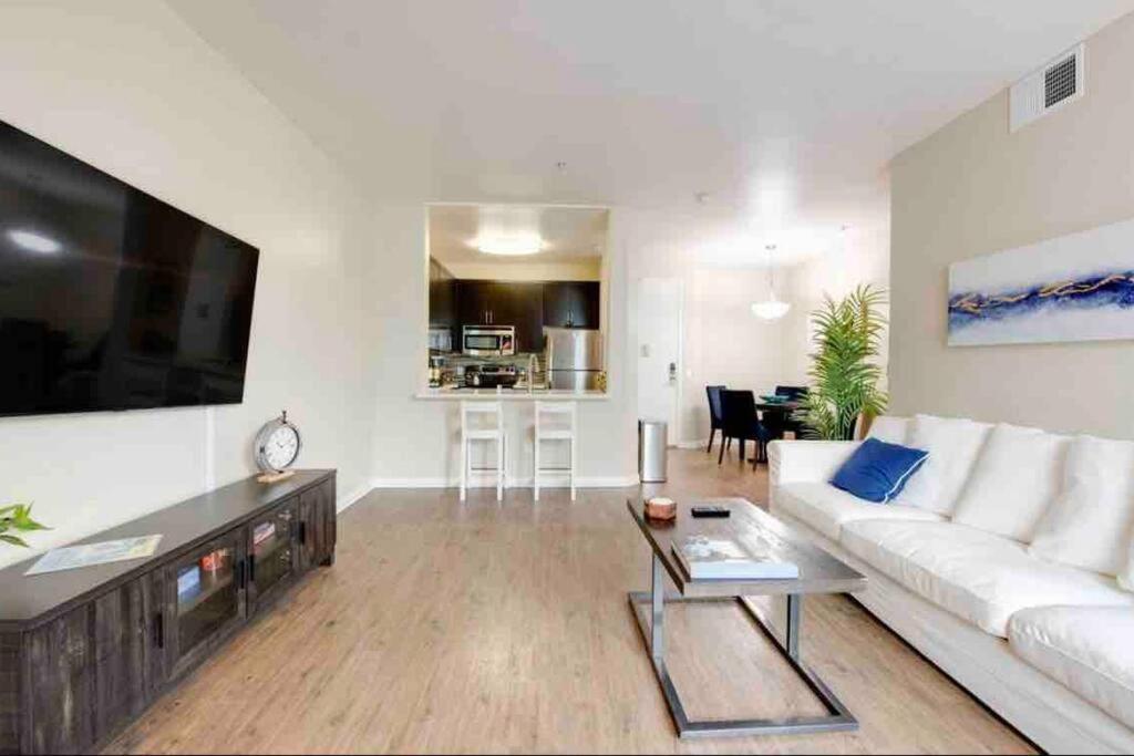 The Nest A Spacious 1 Bedroom Apartment With A Pool View Los Angeles Exterior photo